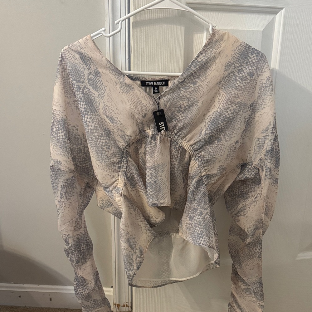 Steve Madden Beige and Gray Snake-Print Peplum V-Neck Blouse size small